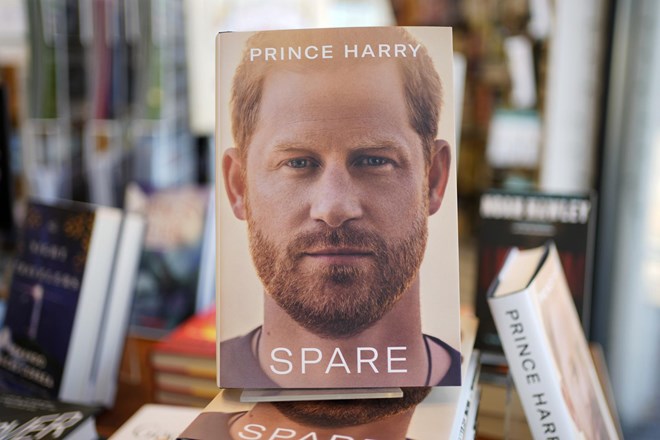 Knjiga princa Harryja že prvi dan podrla rekorde