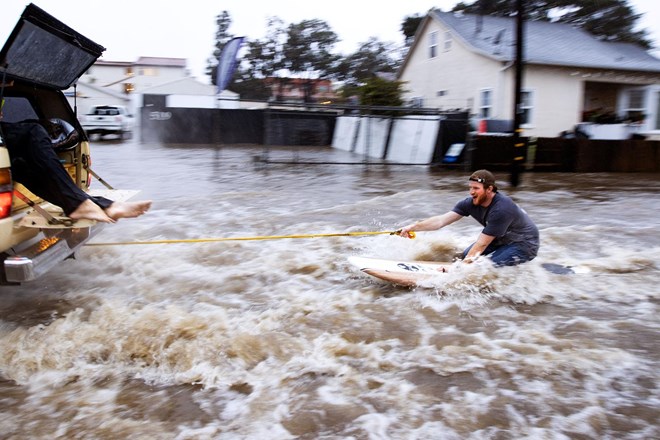 #video #foto Smrtonosne poplave v ZDA: kot bi počil ogromen vodni balon in se zlil nad mesto