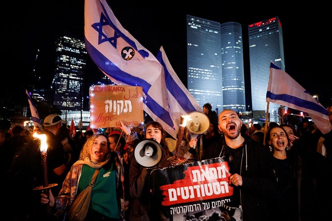 #foto V Izraelu množični protesti proti Netanjahujevi vladi