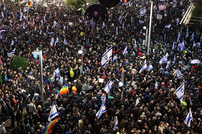#foto V Izraelu množični protesti proti Netanjahujevi vladi