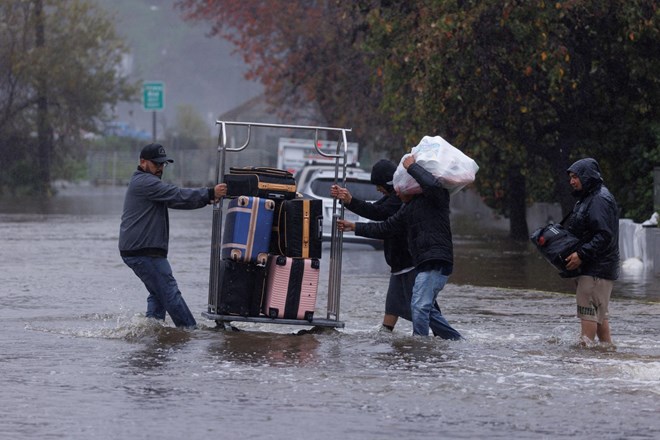 Kalifornijo prizadelo že deveto neurje s poplavami v treh tednih