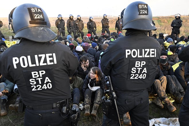 Na protestu v Nemčiji pridržali tudi Greto Thunberg