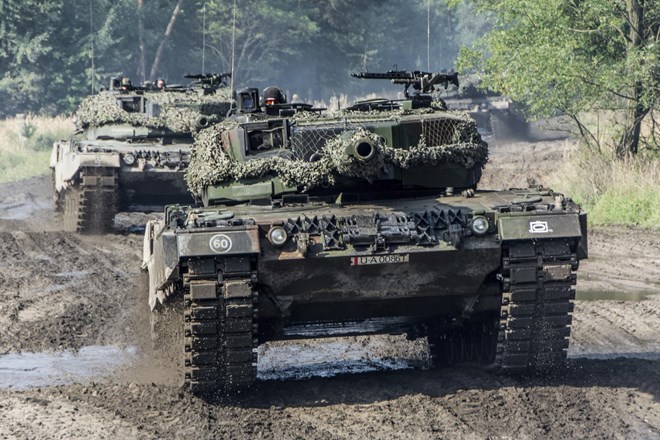 Rusija: Odločitev o dobavi tankov kaže na neposredno vpletenost Zahoda v konflikt