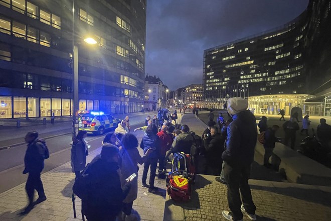 V napadu z nožem v evropski četrti v Bruslju trije ranjeni


