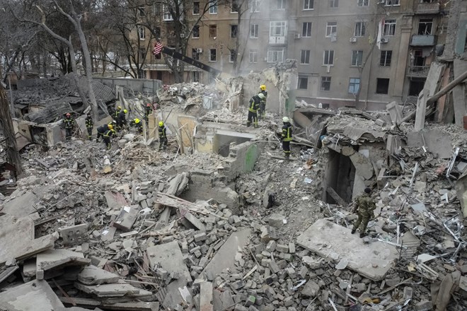 V ruskem napadu na Kramatorsk več mrtvih, Kijev svari pred veliko ofenzivo