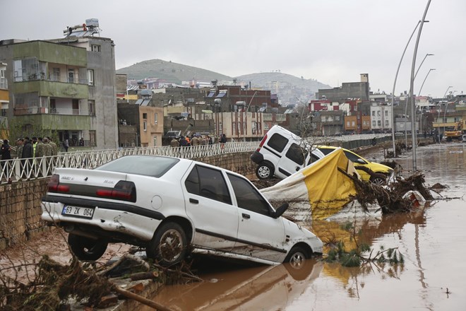 #foto Poplave prizadele potresno območje na jugovzhodu Turčije