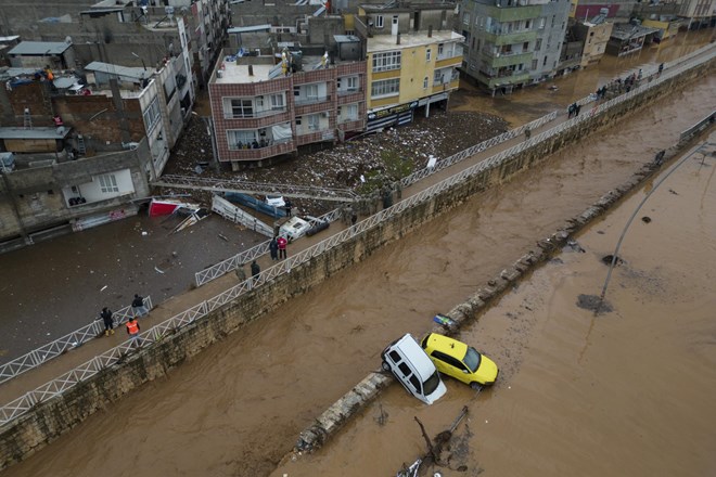 #foto Poplave prizadele potresno območje na jugovzhodu Turčije