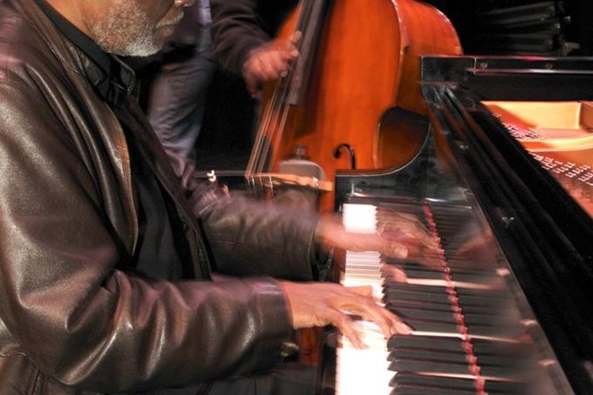 Umrl ameriški jazzovski klavirski velikan Ahmad Jamal (1930–2023)