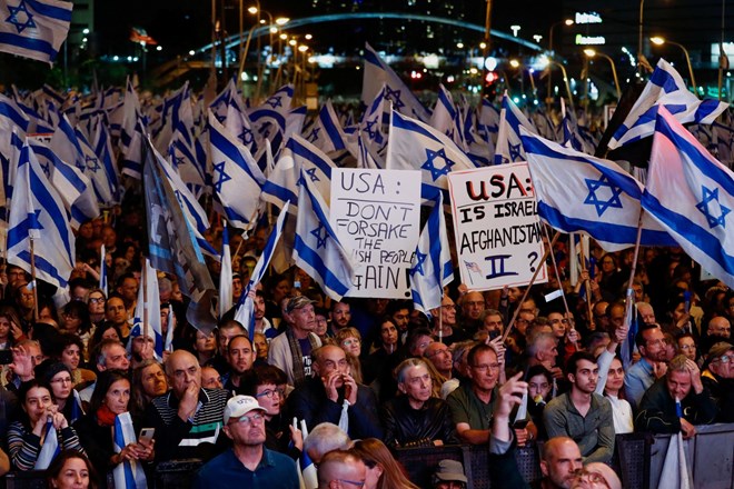 #foto #video V Izraelu se nadaljujejo množični protesti proti sporni pravosodni reformi