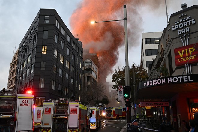 #video Obsežen požar v Sydneyu zajel sedemnadstropno stavbo