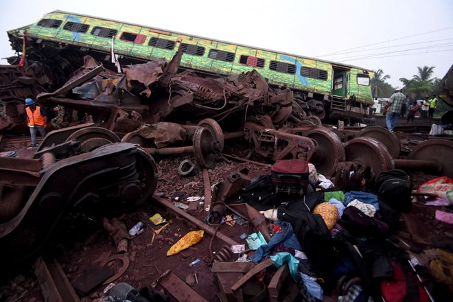 #foto V hudi železniški nesreči v Indiji umrlo najmanj 261 ljudi