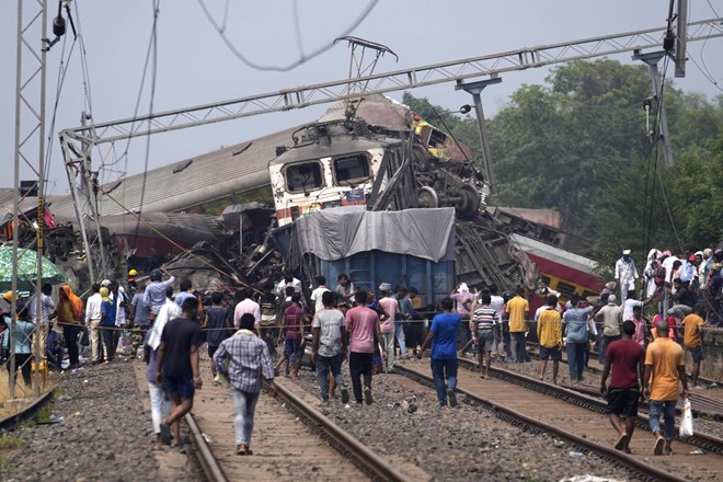 #foto V hudi železniški nesreči v Indiji umrlo najmanj 261 ljudi