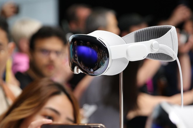 #video Apple predstavil napravo za nadgrajeno resničnost vision pro