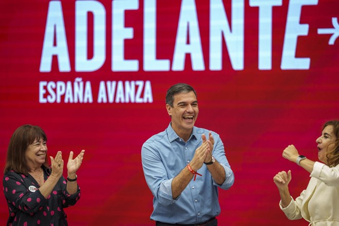 Politični emigrant Puigdemont odloča o novi španski vladi