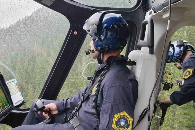 Deček, ki so ga s helikopterjem rešili s Krnskega jezera, se zahvaljuje