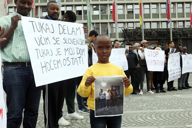 Shod prosilcev za azil: »V Sloveniji lahko opravljamo najtežja dela, nismo pa dobrodošli, da bi živeli v miru«