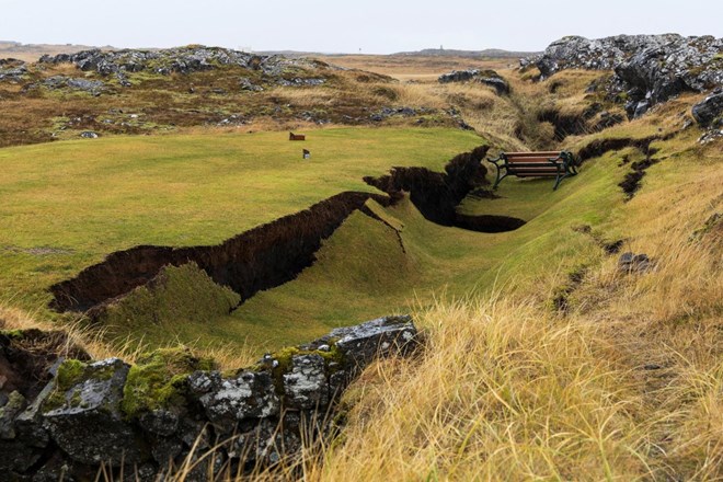 #video Islandijo streslo več kot 800 šibkejših potresnih sunkov; evakuiranih skoraj štiri tisoč prebivalcev