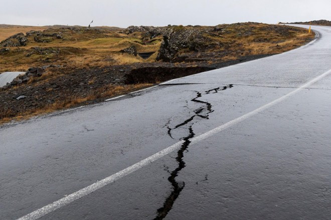 #video Islandijo streslo več kot 800 šibkejših potresnih sunkov; evakuiranih skoraj štiri tisoč prebivalcev