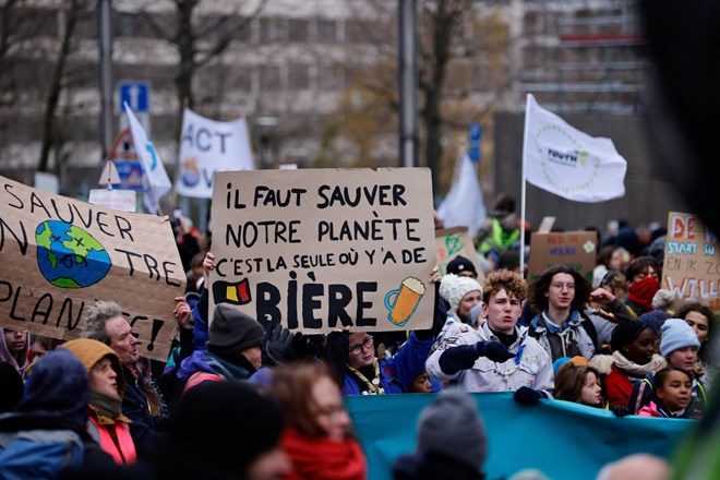 Na shodu za podnebje v Bruslju več kot dvajset tisoč ljudi