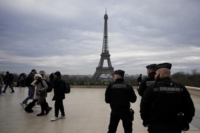 #video V napadu v Parizu umrl nemški državljan, dva človeka ranjena