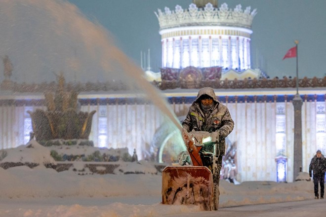 #foto #video Moskva z rekordno debelo plastjo snega, v Sibiriji –50 stopinj Celzija