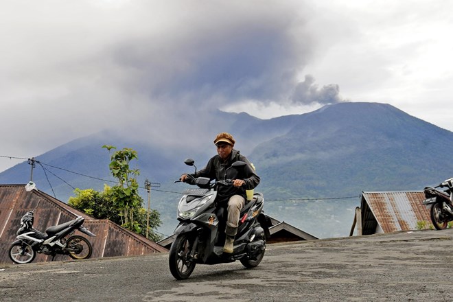 #foto Izbruh vulkana na Indoneziji terjal več življenj