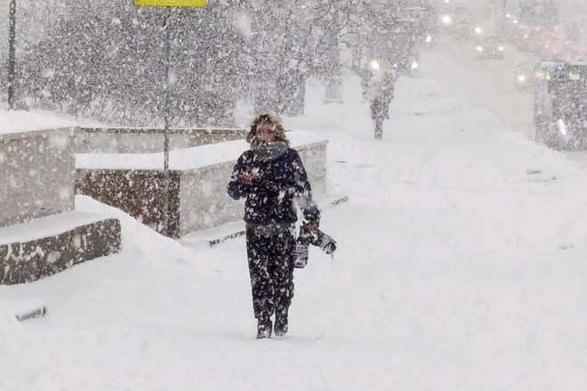 #foto #video Moskva z rekordno debelo plastjo snega, v Sibiriji –50 stopinj Celzija