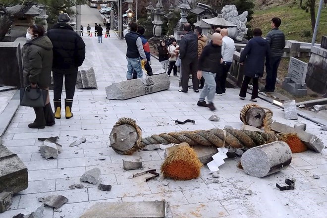 #video #foto Japonsko streslo več močnih potresov, najmanj štiri osebe so umrle