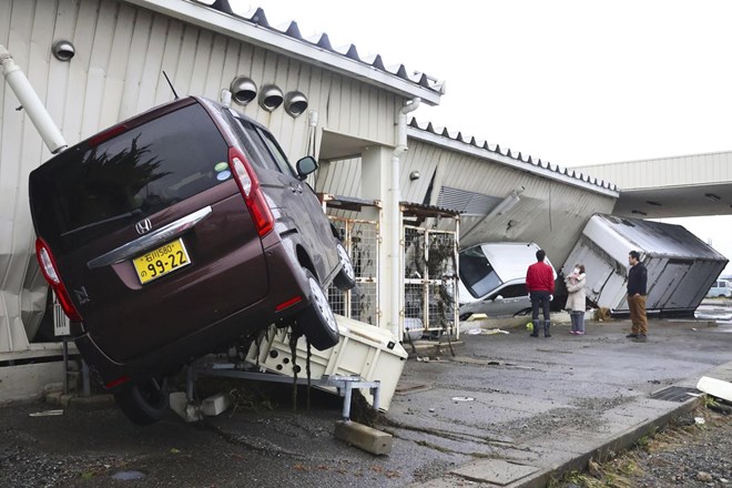 #foto #video Število smrtnih žrtev potresa na Japonskem naraslo na 73, pod ruševinami še iščejo preživele