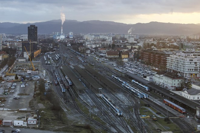 #fotogalerija Gradbišče: rušenje železniškega nadvoza nad Dunajsko