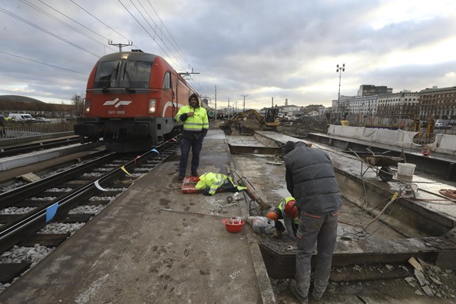 #fotogalerija Gradbišče: rušenje železniškega nadvoza nad Dunajsko
