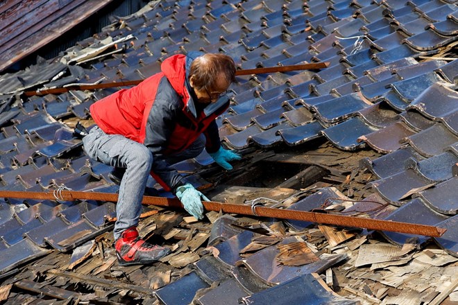 #foto Na Japonskem po potresu pogrešajo še več kot 240 ljudi