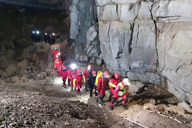 #foto #video Odlična novica: Jamarski reševalci iz Križne jame uspešno rešili vseh pet od sobote ujetih oseb