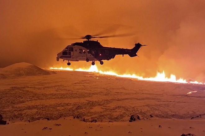 #foto Po izbruhu vulkana noč v islandskem Grindaviku mirna