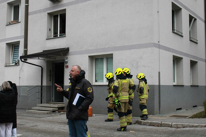 #foto Eksplozija v stanovanjski stavbi v Kranju