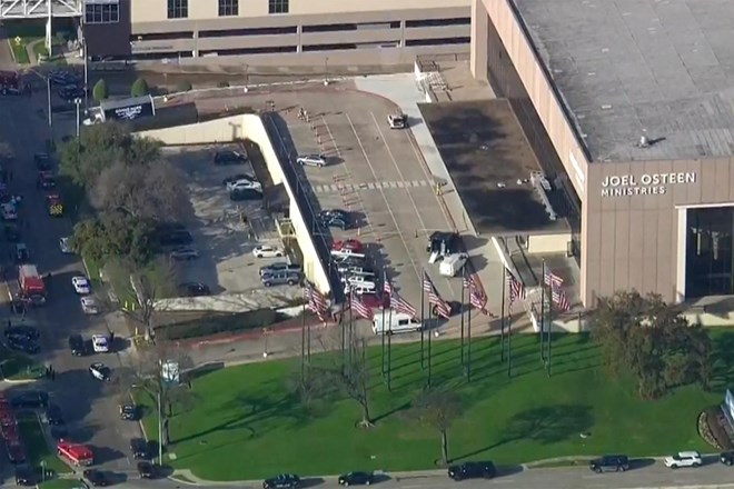 #video V Teksasu v streljanju v cerkvi umrla napadalka, otrok v kritičnem stanju