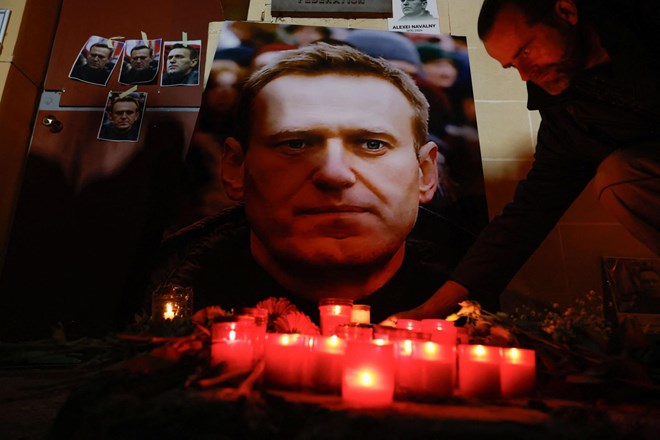 #video Mati Alekseja Navalnega poziva Putina, naj ji omogoči pokopati sina