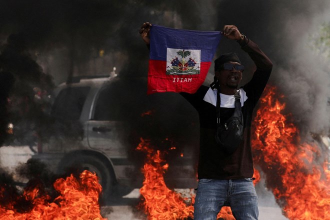 #video Oborožene tolpe napadle največji haitijski zapor, več mrtvih