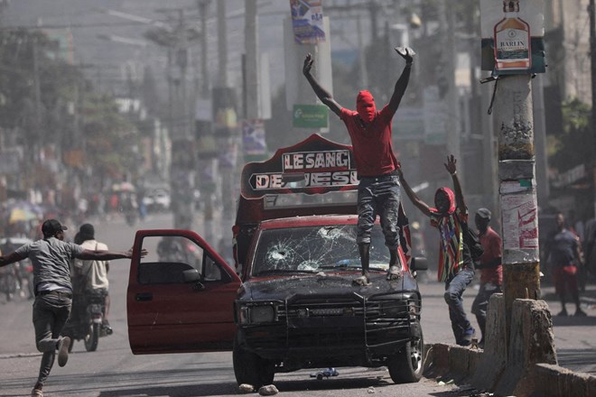 #video Oborožene tolpe napadle največji haitijski zapor, več mrtvih