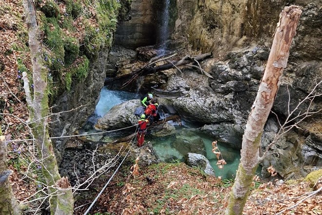 #foto Gorski reševalec o nesreči v kanjonu reke Mostnice: oče sinčku rešil življenje