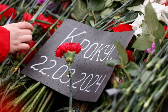 #foto: V Rusiji žalujejo za žrtvami petkovega terorističnega napada
