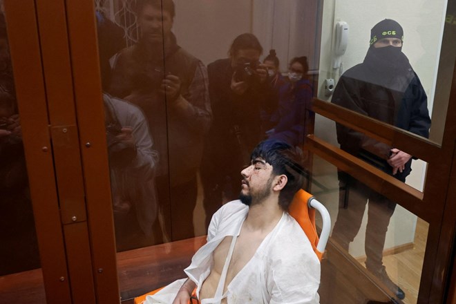 #foto #video Osumljence za napad v Moskvi mučili, grozi jim še dosmrtna kazen