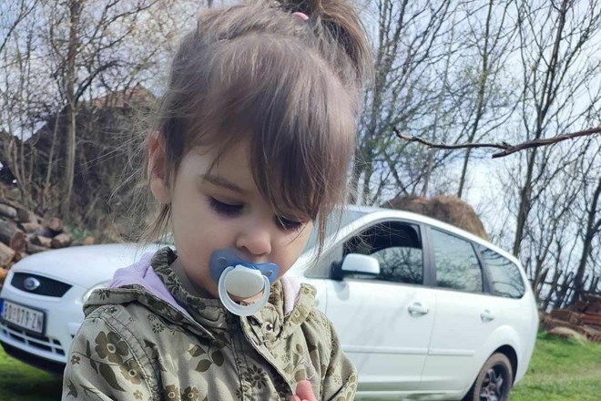Iskanje dveletne deklice v Srbiji: mater spet zaslišujejo na policiji, vendar naj ne bi bila med osumljenci