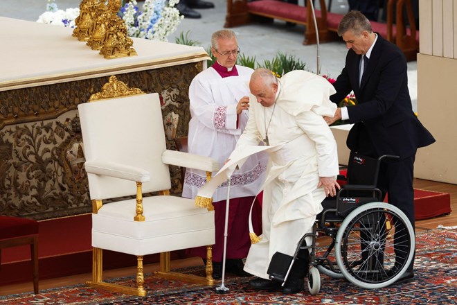 #video #foto Papež: Vojna je vedno nesmisel; ne prepustite se logiki orožja in oboroževanja
