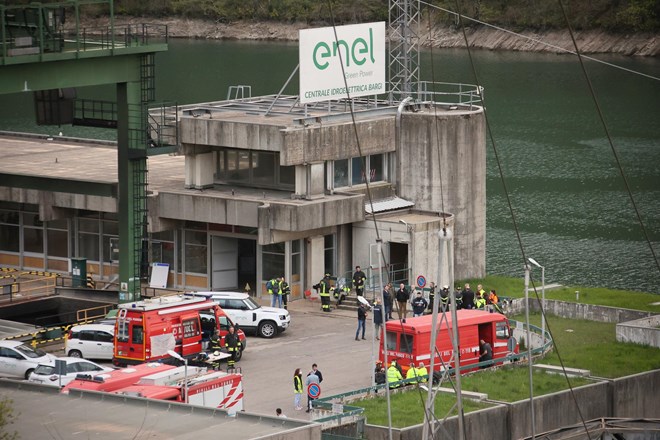 #foto V eksploziji na hidroelektrarni v Italiji trije mrtvi, štiri še iščejo