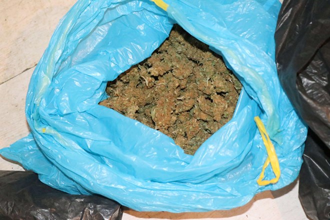 #foto Na Viču zasegli več kilogramov droge