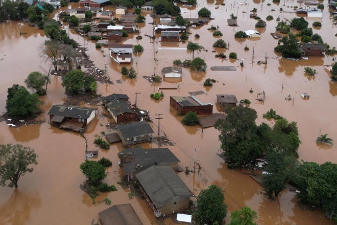 #foto Po poplavah in zrušitvi jezu v Braziliji številni mrtvi