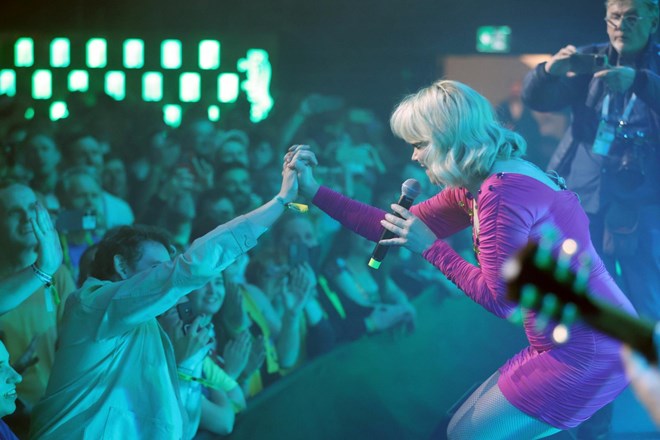 #foto #video Legendarna Tajči se je vrnila na stranski oder Evrovizije in po 34 letih spet navdušila