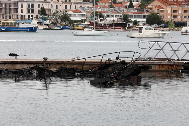 #foto Posledice požara v marini v Medulinu: zgorelo najmanj 20 čolnov