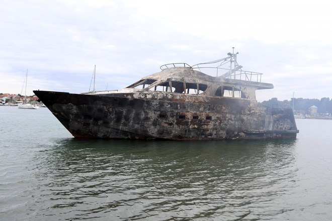 #foto Posledice požara v marini v Medulinu: zgorelo najmanj 20 čolnov